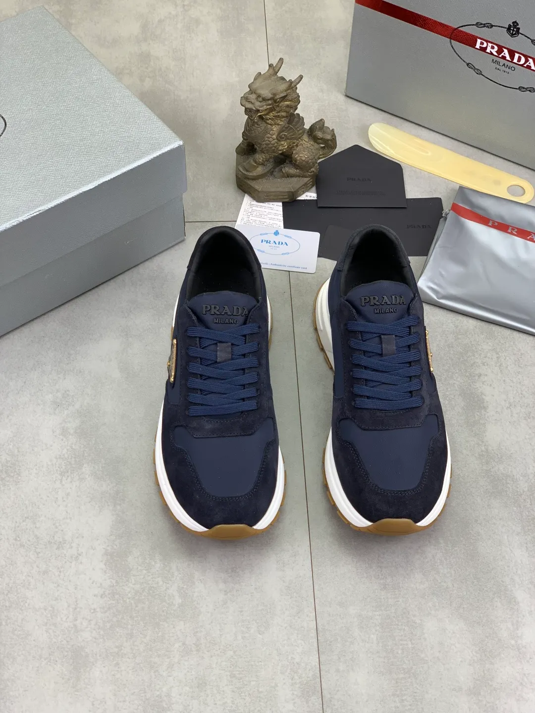 Men's shoes 💰P580💰 [New style] High version official website popular models are on the market, 🆘 The trendy brand (Prada) mainly promotes popular models, avant-garde and versatile fashionable men's shoes private version mold opening, cowhide surface splicing 1:1 replica... Fashion is simple, original imported cowhide and lining cowhide feet; the atmosphere and personality are more fashionable, eye-catching and pursuing class. It will subvert the old idea and be with you to spend time with you. A must-have for fashionistas! Must keep for yourself ! High-end comfort, high-end quality workmanship. Size: 38-45; multiple colors available.
